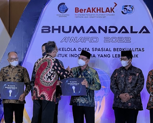 Pemkab Kabupaten Kotabaru menerima penghargaan Bhumandala Nawasena Award 2022. (Foto : Istimewa)