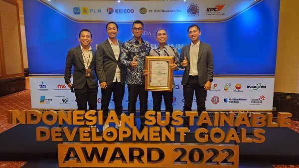 PT PLN (Persero) meraih penghargaan kategori GOLD dalam ajang Indonesia Sustainable Development Goals Award (ISDA) 2022. (Foto : Istimewa)