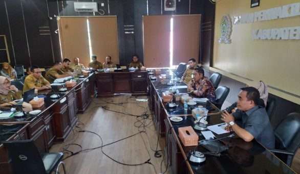 Rapat bersama antara DPRD dan Disdikbud Kabupaten Balangan soal mengusulkan sekolah TK menjadi negeri. (Foto : Istimewa)