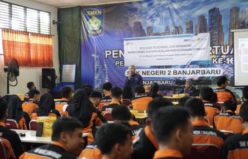 Peringati Hari pendidikan Nasional, PT PLN Persero gelar program PLN mengajar di SMK Negeri 2 Banjarbaru. (Foto : Istimewa)