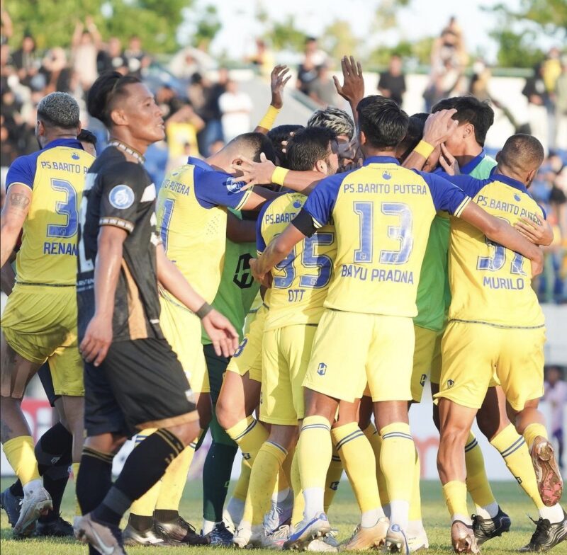 Tim Barito Putera merayakan kemenenagan usai menekuk Dewa United 2-1 di Stadion Demang Lehman. (Foto : IGpsbaritoputeraofficial)