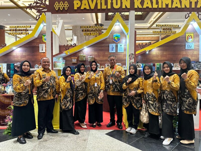 Rombingan perwakilan dari Pemerintah daerah Kabupaten Kotabaru menghadiri pameran Nasional Kriya Nusantara 2023 di Jakarta. (Foto : Istimewa)