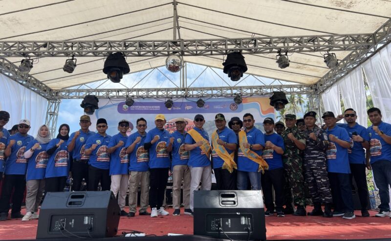 Pembukaan Festival Teluk Tamiyang yang bertujuan memancing wisatawan manca negara berkunjung ke Kabupaten Kotabaru. (Foto : Istimewa)