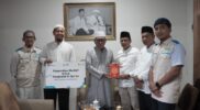 PLN Unit Kalimantan melalui Yayasan Baitul Maal kembali menyerahkan 100 Mushaf Alquran untuk Pondok Pesantren Tahfidz Darussalam. (Foto : Istimewa)