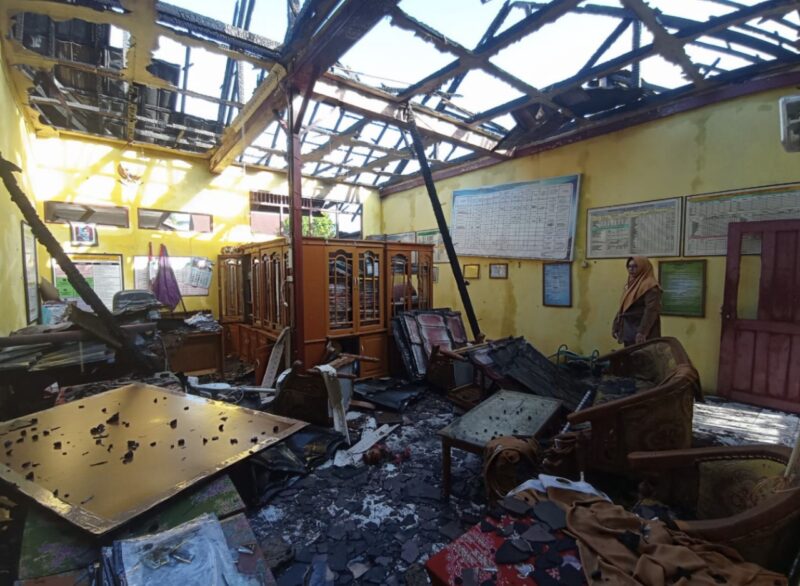 Kondisi ruang kelas SDN Melayu 5 Banjarmasin pasca terjadi kebakaran. (Foto : klikkalsel.com)