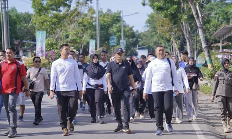 Senam dan jalan sehat yang berlangsung di Komplek Perkantoran Tugu Maritam, Paringin Selatan. (Foto : Istimewa)