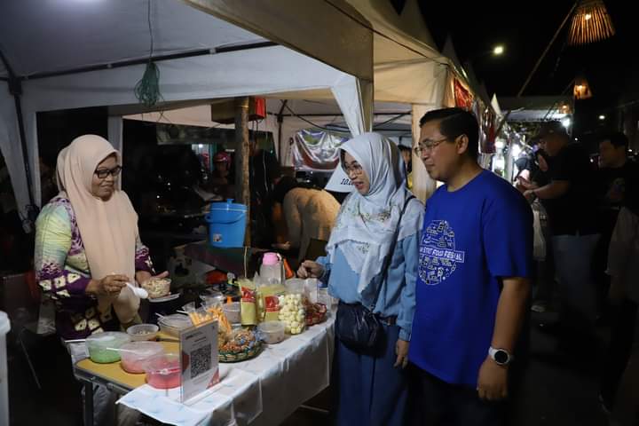 Walikota Banjarmasin, Ibnu Sina mengunjungan stand egiatan B-Safe di Kota Tua pada kemeriahan Harjad Banjarmasin ke-498. (Foto : Istimewa)