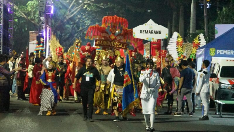 Gemerlap Karnaval Nusantara menutup rangkaian Kongres VI Jaringan Kota Pusaka Indonesia (JKPI) di Kota Banjarmasin. (Foto : Istimewa)