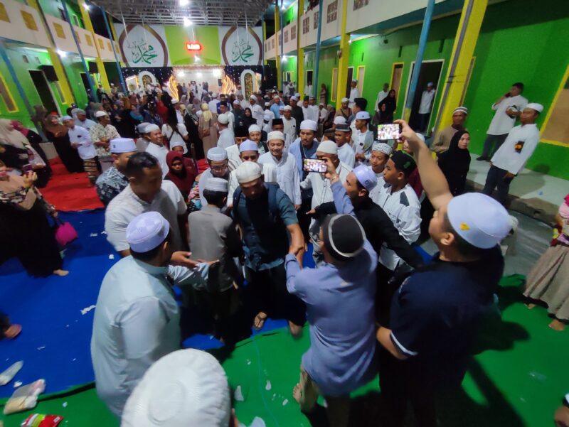 Kedatangan H Hasnuryadi Sulaiman di Pondok Pesantren Ahdanul Ilmi bersma Habib Rifky Alaydrus. (Foto : Istimewa)