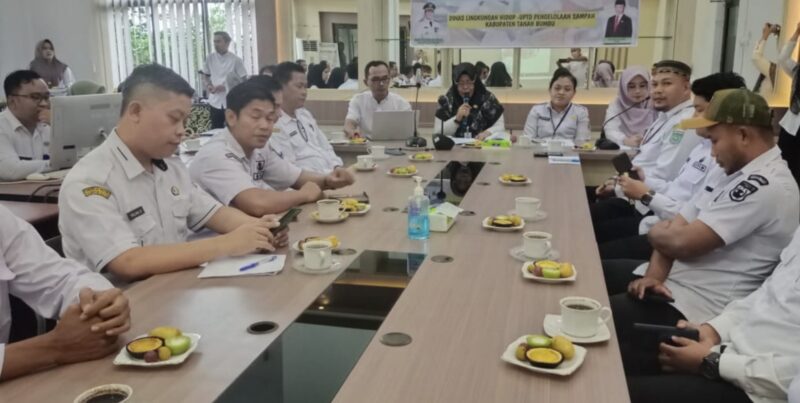 DLH Kabupaten Tanah Bumbu gelar Rapat Koordinasi (Rakoor) Optimalisasi Pengelolaan Sampah Desa. (Foto : Istimewa)