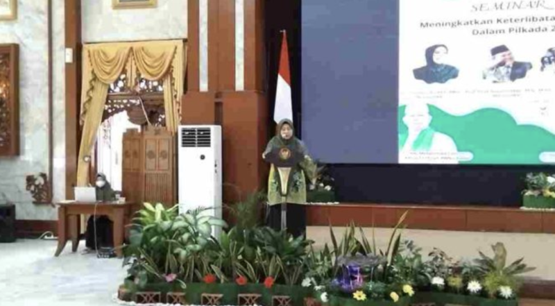 Hj Raudatul Jannah mengahdiri sekaligus mengisi acara Seminar Sehari Pengurus Wilayah Fatayat Nahdatul Ulama, (Foto : Istimewa)