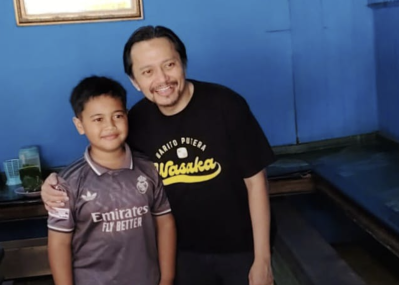 CEO Bario Putera, Hasnuryadi Sulaiman bersama Raysa saat bertemu di Banjarbaru. (Foto : Istimewa)