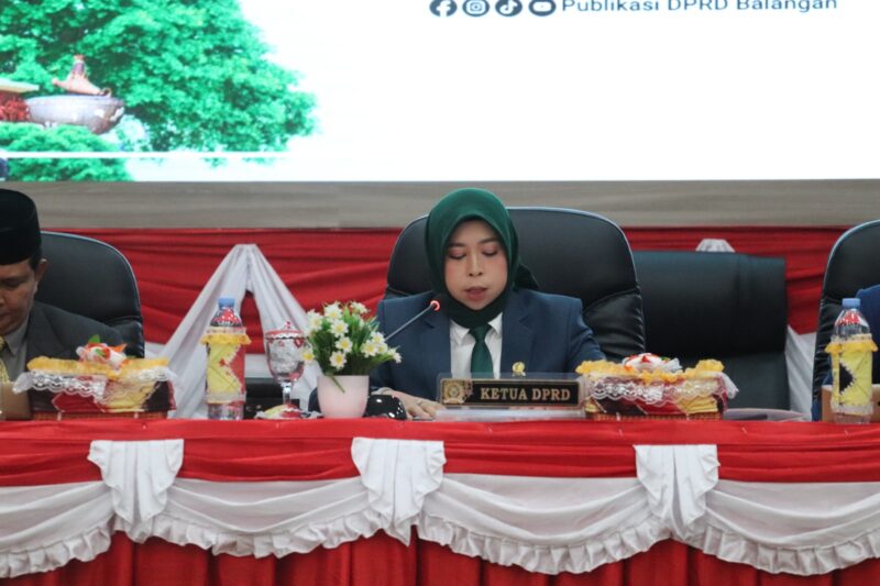 Ketua DPRD Kabupaten Balangan, Linda Wati saat memimpin rapat pengambilan sumpah/janji pimpinan DPRD Balangan. (Foto : Istimewa)