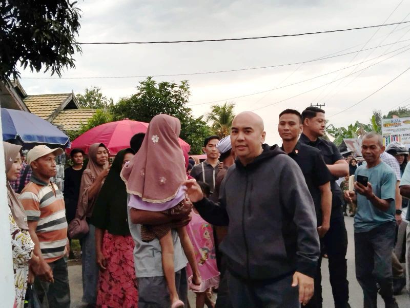 Calon Wakil Gunernur Kalsel, H Zanie disambut warga Pandawaan. (Foto : Istimewa)