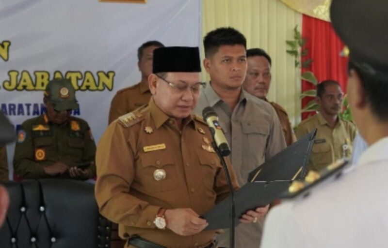 Bupati Kotabaru H Sayed Jafar, kembali mengukuhkan perpanjangan masa jabatan kepala desa dan Anggota Badan Permusyawaratan Desa (BPD). (Foto : Istimewa)