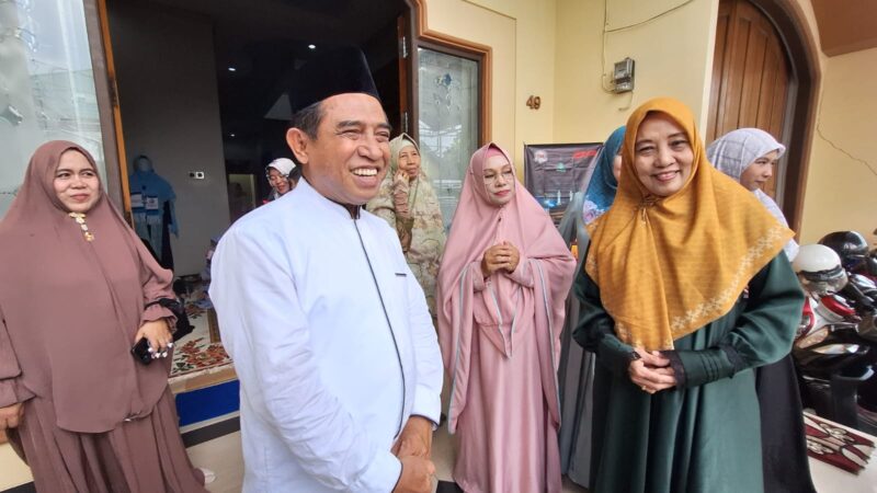 Calon Walikota Banjarmasin, Arifin Noor saat menyambangi warga Cempaka XI Banjarmasin, (Foto : Istimewa)