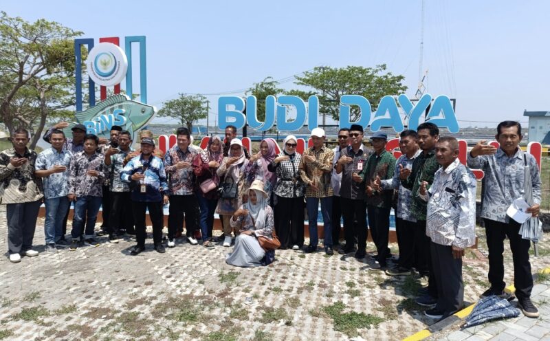 Foto bersama pada kegiatan Pemkab Tanbu Studi Tiru ke BLUPPB Karawang. (Foto : Istimewa)