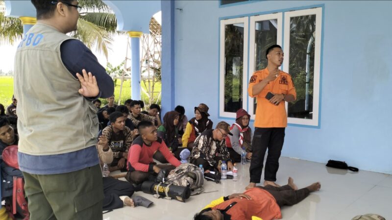 BPBD Kabupaten Tanah Bumbu memberikan materi kebencaan kepada puluhan anggota pramuka. (Foto : Istimewa)
