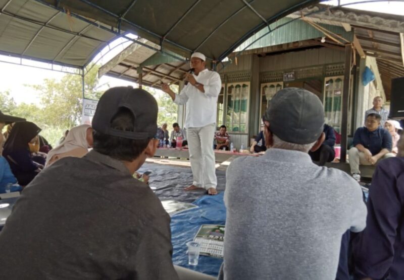 Calon Bupati Batola Nomor Urut 1, H Bahrul Ilmi  saat melaksanakan kampanye dialogis di Desa Tamban Raya. (Foto : Istimewa)