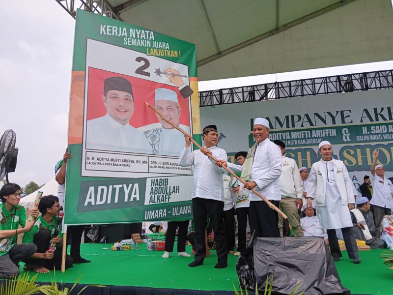 Kampanye terbuka pasangan calon Walikota dan Wakil Walikota Banjarbaru, Aditya Mufti Arifin-Habib Said Abdullah Alkaf di Lapangan Puma Kelurahan Loktabat Utara , Banjarbaru. (Foto : Istimewa)
