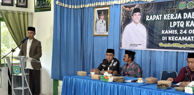 Ketua LPTQ Kabupaten Tanah Bumbu, Ambo Sakka membuka Rapat Kerja Daerah (Rakerda) Lembaga Pengembangan Tilawatil Quran (LPTQ) Tanah Bumbu tahun 2024. (Foto : Istimewa)