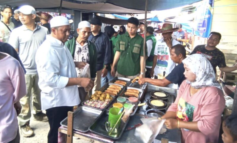 Harapan sejumlah pedagang di Pasar Senin Desa Tabukan agar Bahrul Ilmi dan Herman bisa terpilih sebagai Bupati dan Wakil Bupati Barito Kuala. (Foto : Istimewa)