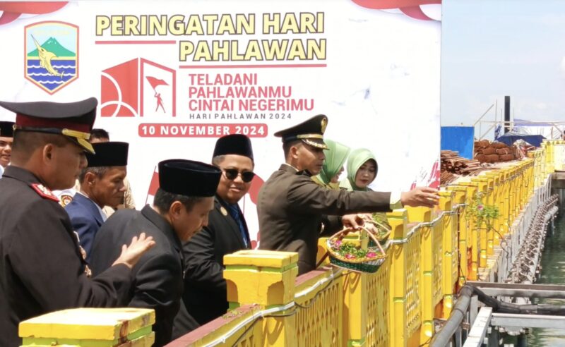 Tabur Bunga di Laut untuk memperingati Hari Pahlawan Nasional. (Foto : Istimewa)