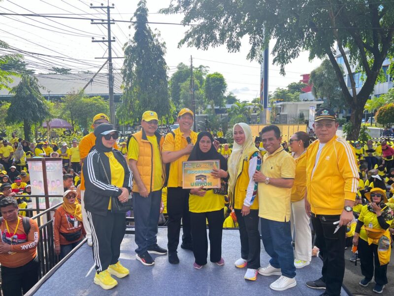 Salabiah, salah satu peserta yang mendapatkan hadiah utama paket umrah dari DPD Partai Golkar Kalsel.(Foto : Istimewa)