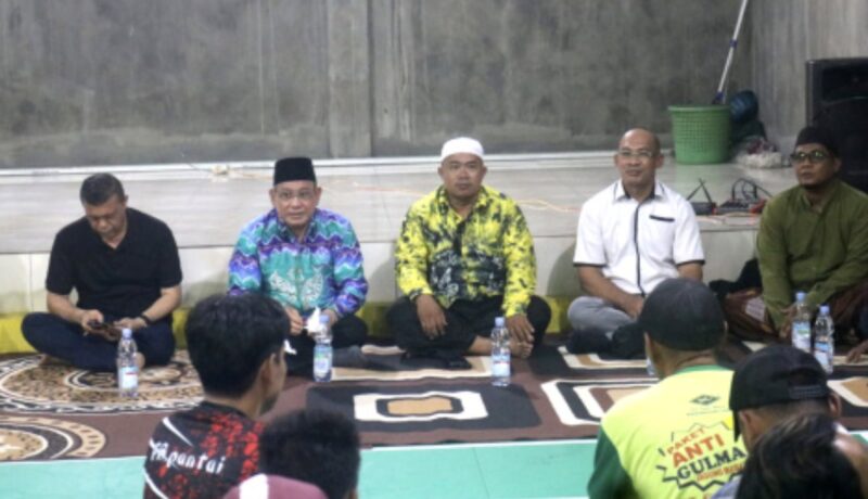 Kunjungan Bupati Kotabaru, Sayed jafar di lima desa dalam rangka peduli kesehatan warga. (Foto : Istimewa)