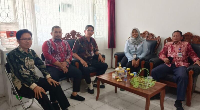 Kunjungan Tim Small Medium Enterprise Witel Kalimantan Selatan dan Tengah ke kantor PDAM Kabupaten Tapin. (Foto : Istimewa)