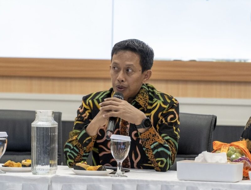 Abdul Salam Nganro, General Manager PLN UIP3B Kalimantan memaparkan implementasi SMK3 di unit kerja UIP3B Kalimantan.