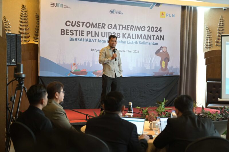 Andi Makkuradde, Senior Manager Operasi Sistem PLN UIP3B Kalimantan secara resmi membuka acara Customer Gathering 2024