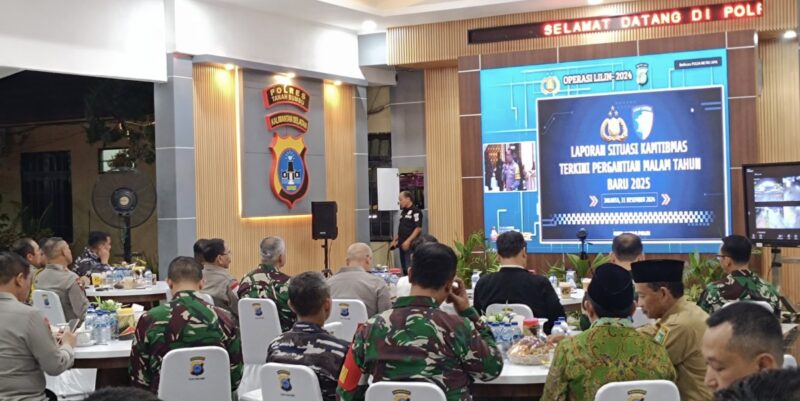 Video Conference Bersama Menko Polkam dan Kapolri serta laporan situasi Kamtibmas jelang pergantian tahun di Kabupaten Kotabaru. (Foto : Istimewa)