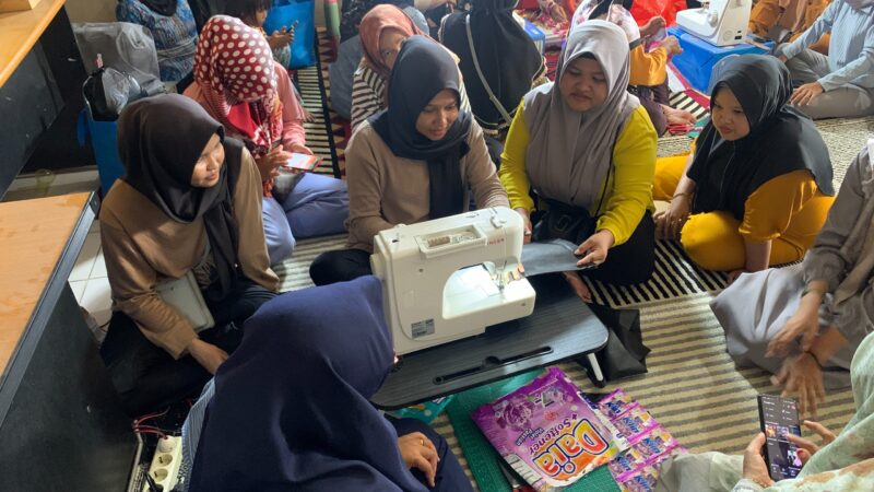 PLN Indonesia Power UBP Barito mendukung pengelolaan sampah berbasis masyarakat dengan menjalankan program CSR yang berfokus pada Pengelolaan Sampah Daur Ulang. (Foto : Istimewa)