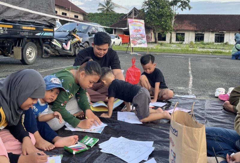Komunitas Pejuang Literasi Tanah Bumbu (PELITA) kembali menggelar kegiatan inspiratif di Alun-Alun Bersujud, Simpang Empat. (Foto : Istimewa)