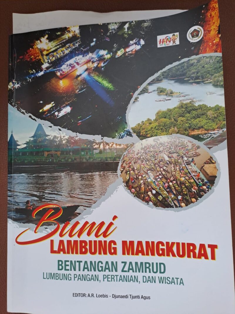 Buku berjudul Bumi Lambung Mangkurat Bentangan Zamrud yang diterbitkan pada pelaksanaan HPN 2025 di Kalsel. (Foto : Istimewa)