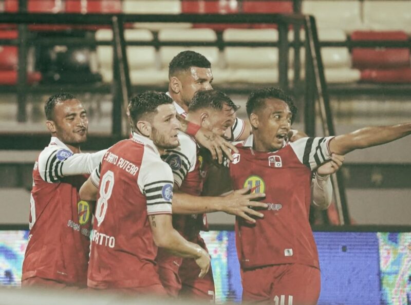 Selebrasi kemenangan PS Barito Putra menang 3-0 menghadapi Persebaya Surabaya di Stadion I Wayan Dipta, Gianyar, Bali. (Foto : Istimewa)