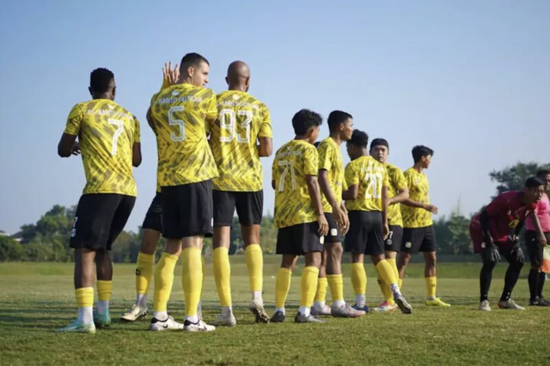 PS Barito Putera melakukan sesi latihan sebelum menghadapi tuan rumah Persik Kediri pada lanjuta BRI Liga 1. (Foto : Istimewa)