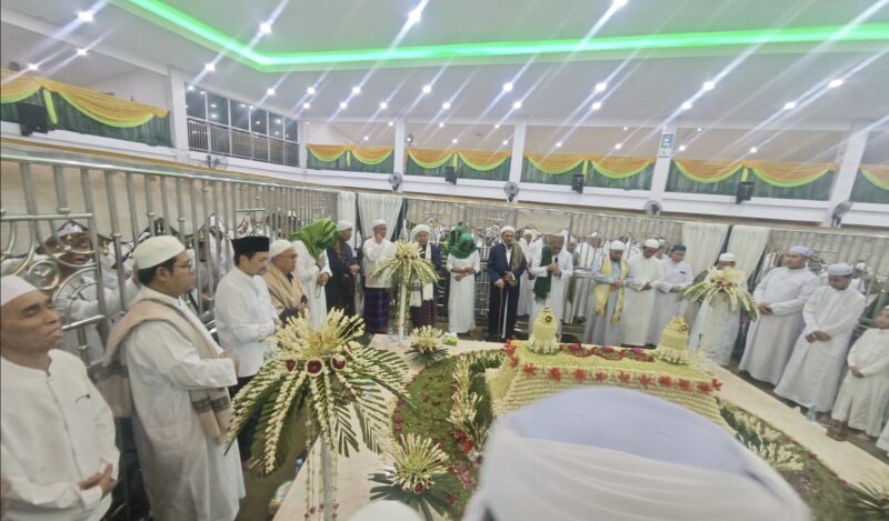 Haul ke-5 KH Ahmad Zuhdianoor atau Guru Zuhdi di Jalan Belakang Masjid Jami, Kecamatan Banjarmasin Utara, dihadiri Wakil Gubernur Kalimantan Selatan, Hasnuryadi Sulaiman. (Foto : Istimewa)