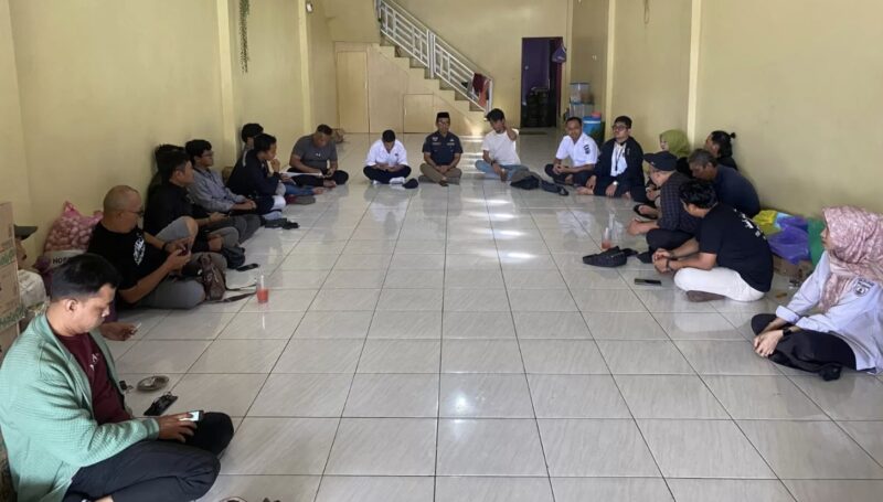 DPRD Balangan dan awak media di menggelar rapat koordinasi media Partner yang digelar di RM Salsabela. (Foto : Istimewa)