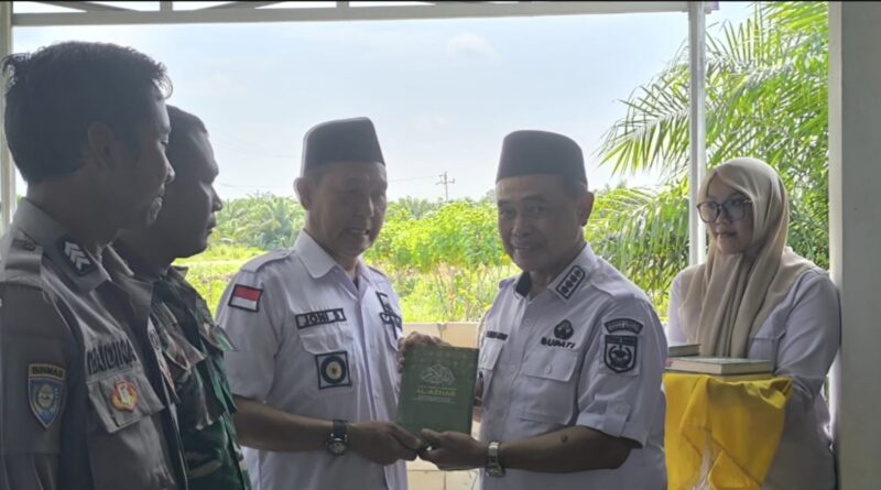 Bupati Tanah Bumbu Abah Zairullah Azhar Kunjungi Kecamatan Teluk Kepayang sebagai komitmen beliau untuk memantau perkembangan dan mendukung kemajuan daerah-daerah di bawah kepemimpinannya. (Foto : Istimewa)