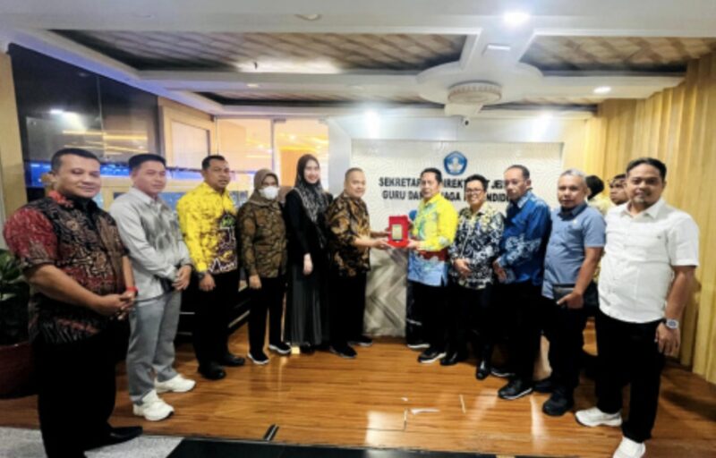 Komisi 3 DPRD Kotabaru mendatangi Kemendikbudristek untuk memperjuangan nasib guru honorer di derah. (Foto : Istimewa)