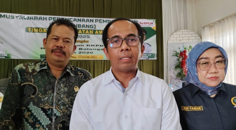 Anggota DPRD Balangan menghadiri Musrembang di Kecamatan Awayan. (Foto : Istimewa)