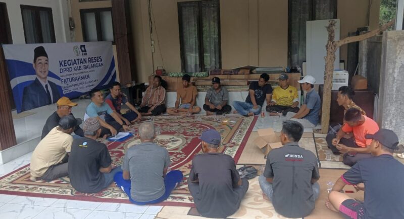 Anggota DPRD Balangan, Fathurrahman melaksanakan reses, di Desa Muara Jaya. (Foto : Istimewa)