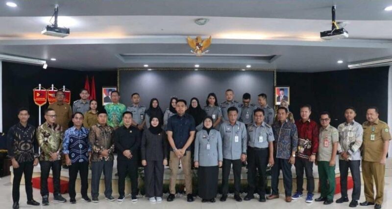 Kunjungan anggota DPRD Kabupaten Balangan ke Kantor Wilayah Kementerian Hukum Kalimantan Selatan dalam rangka harmonisasi tiga Rancangan Peraturan Daerah. (Foto : Istimewa)