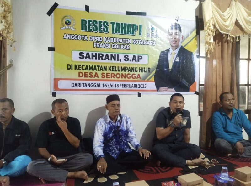 Anggota DPRD Kotabaru, Sahrani saat menyampaikan berdiskusi dengan masyarakat di daerah pemilihan. (Foto : Istimewa)