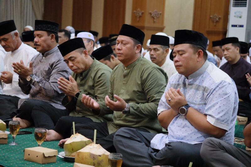 Silturahmi Pemerintah Kabupaten Barito Kuala dengan masyarakat dirangkai dalam kegiatan buka puasa bersama di Rumah Dinas Kediaman Bupati Barito Kuala. (Foto : Istimewa)