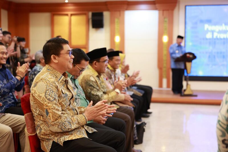 Bupati Kabupaten Tanah Bumbu, Andi Rudi Latif saat pengukuhan Tim Percepatan Keuangan dan Akses Daerah (TPKAD) Kabupaten Tanah Bumbu.(Foto : Istimewa)