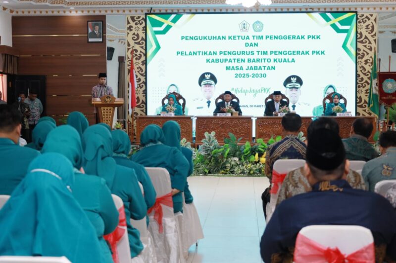 Pengukuhkan Pengurus Tim Penggerak Pemberdayaan dan Kesejahteraan Keluarga (TP PKK) Kabupaten Barito Kuala Masa Jabatan 2025-2030. (Foto : Istimewa)