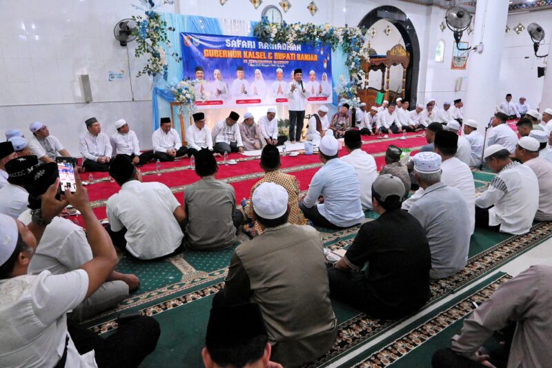Wakil Gubernur Kalimantan Selatan (Kalsel), Hasnuryadi Sulaiman menyampaikan sambutan pada safari Ramadan di Masjid Jami At-Taqwa Nurul Iman Kabupaten Banjar. (Foto : Istimewa)